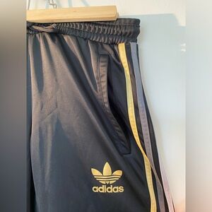 ADIDAS Men’s Chile Jogger Pants Medium